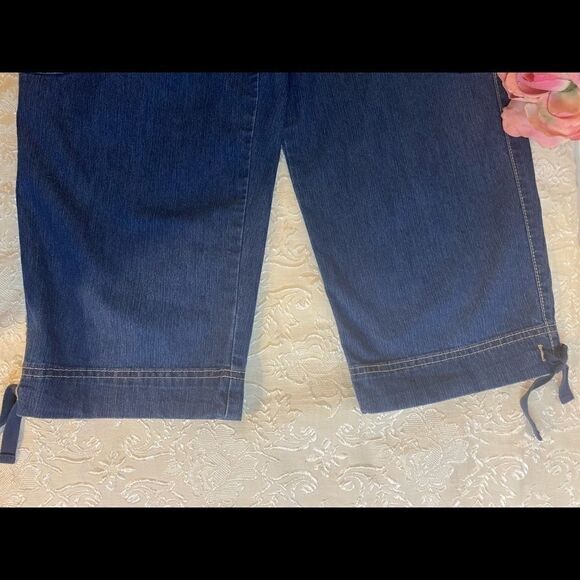 GloriaāVanderbiltāāDenimĀ CroppedāCapriāSizeā:6 - Picture 9 of 10